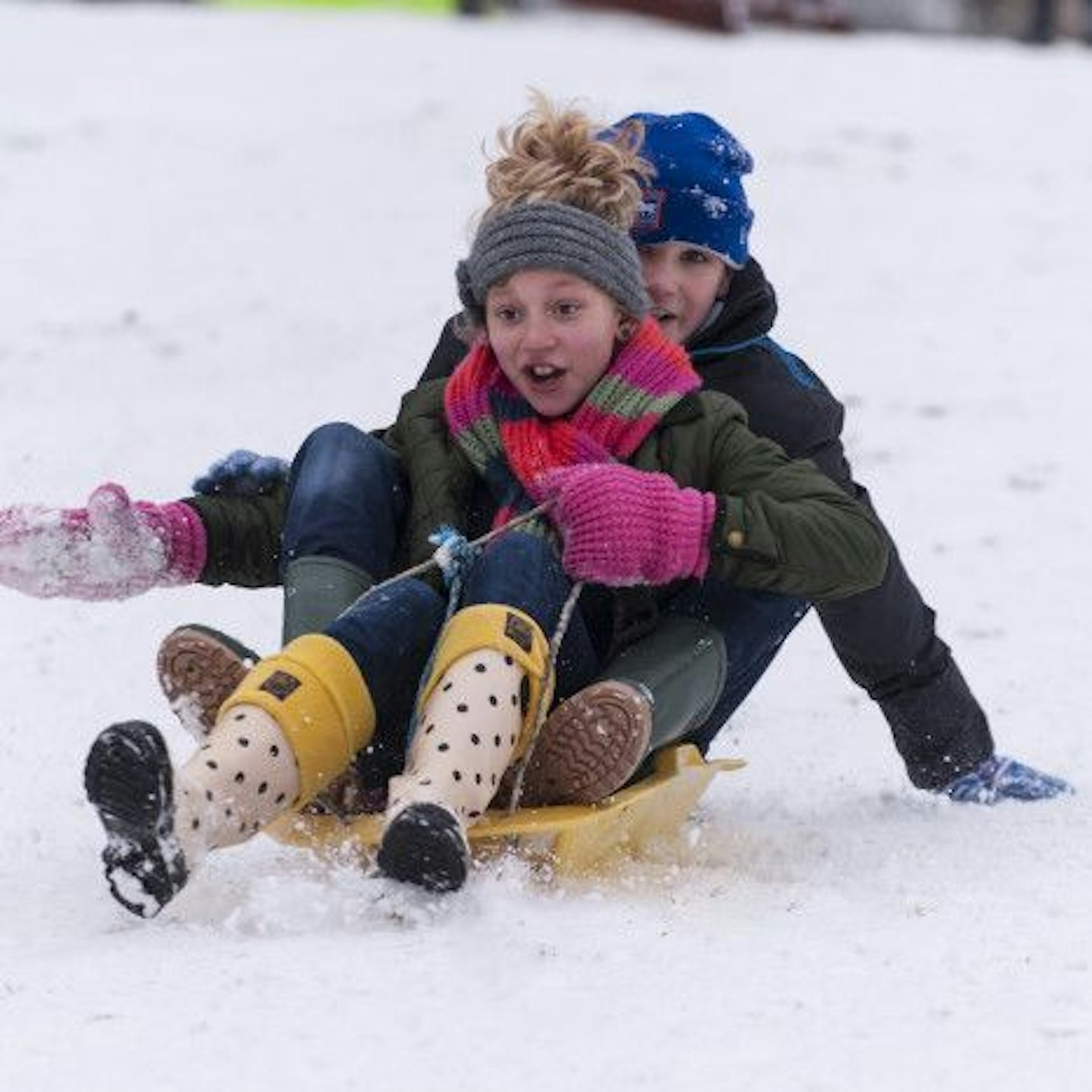 children-snow-sledge