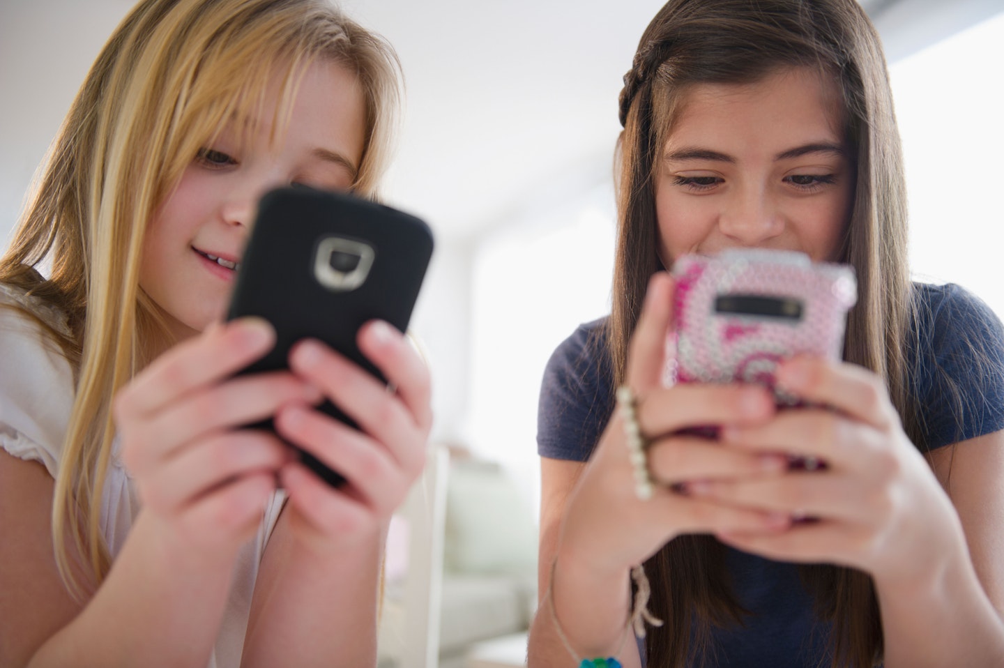 teens kids on mobiles