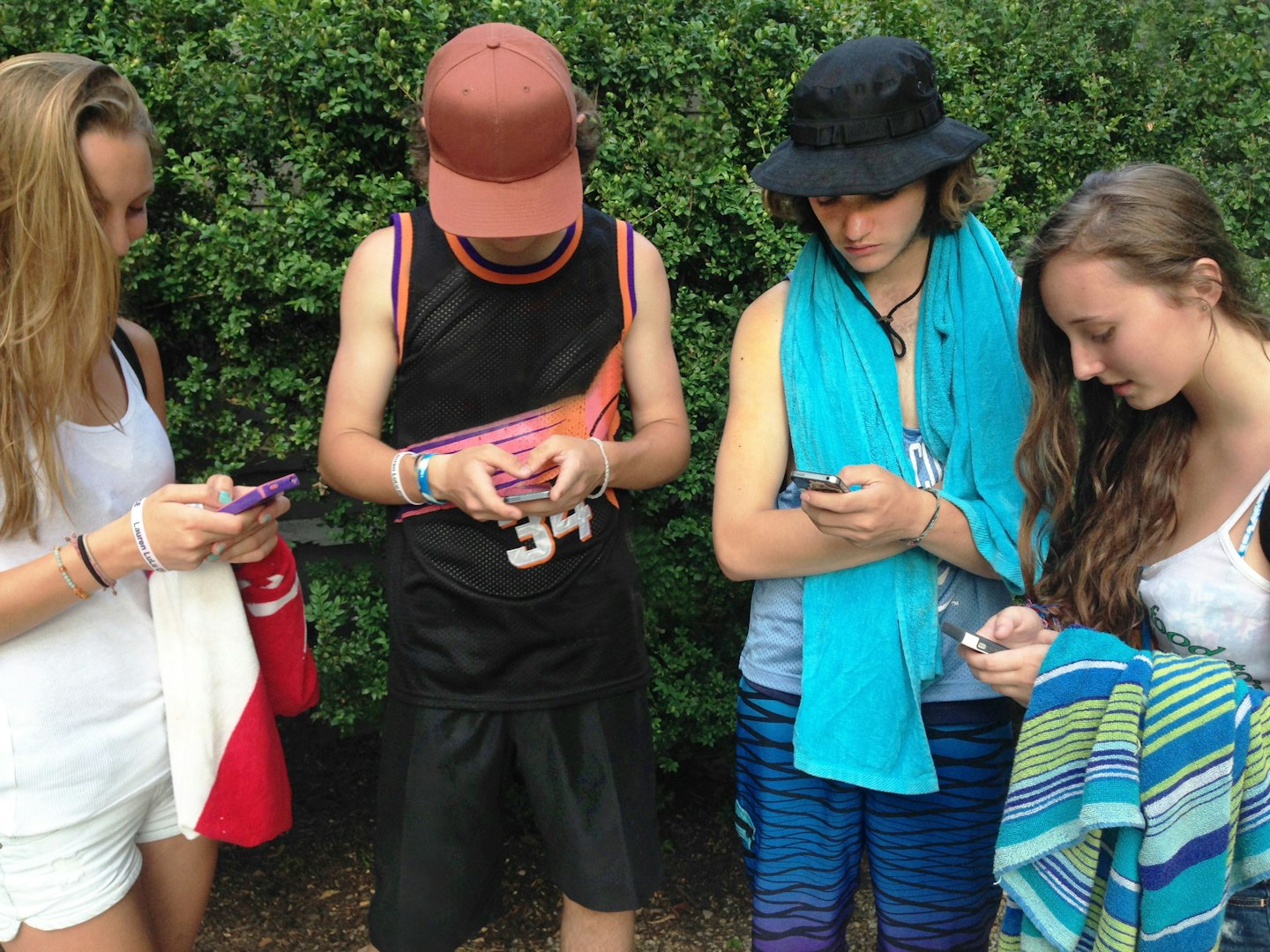Teenagers on iphones