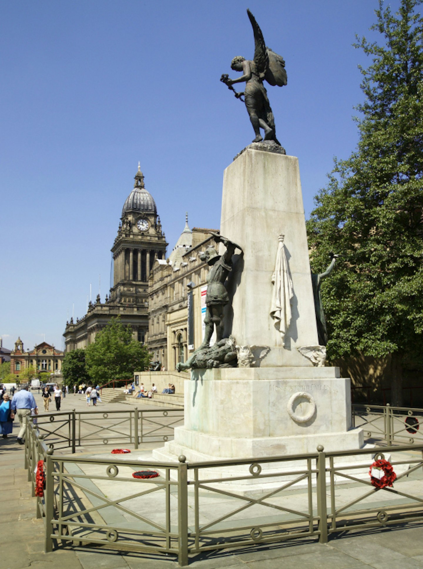 leeds-city-centre-statue-st-george