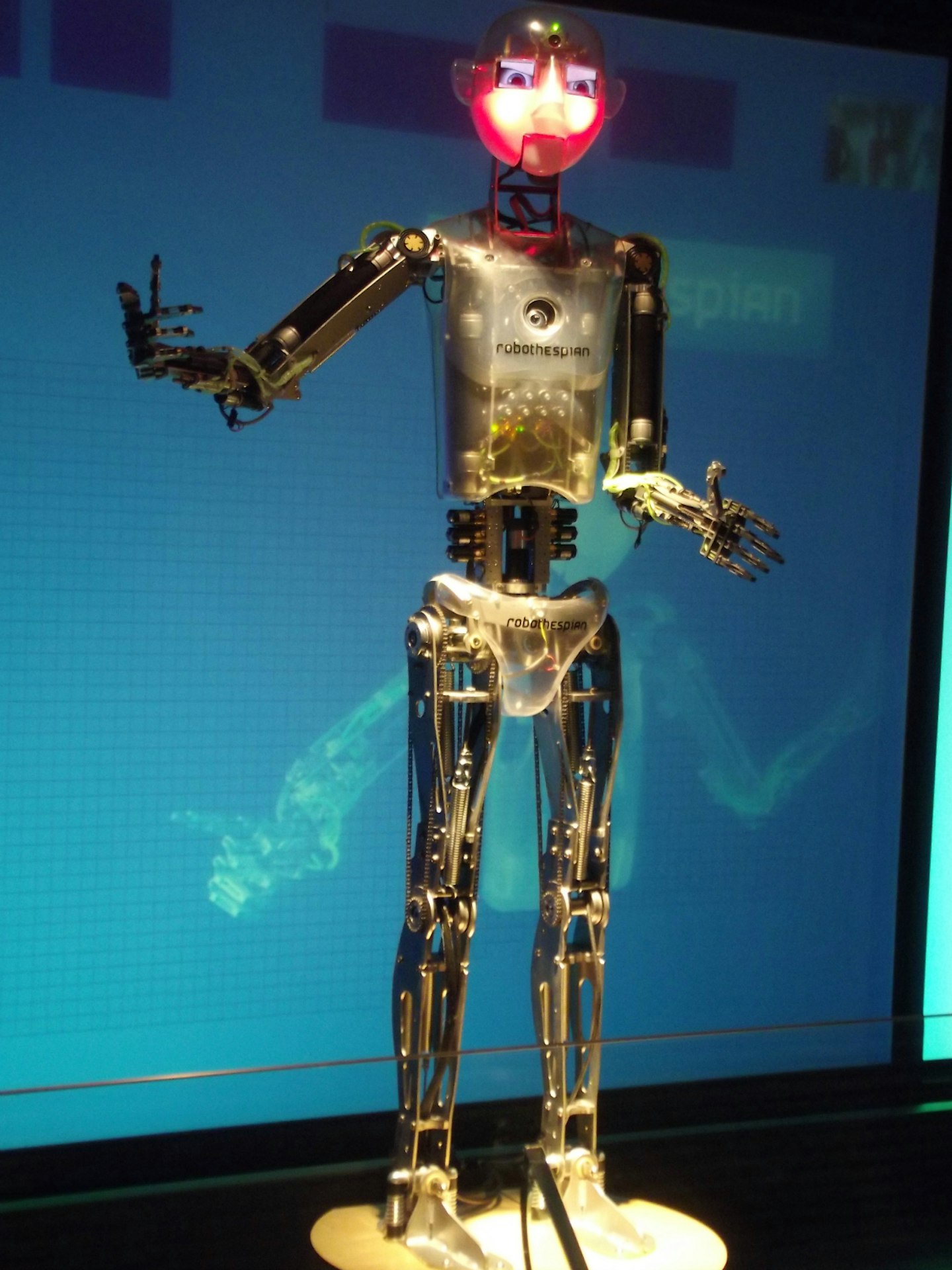 thinktank-museum-birmingham-robothespian