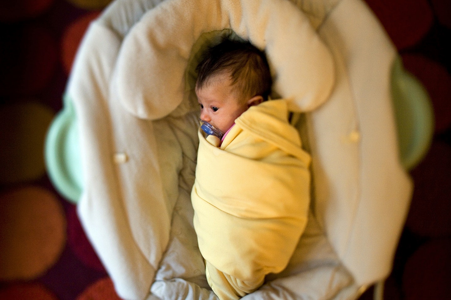 swaddling-blanket-baby-pod