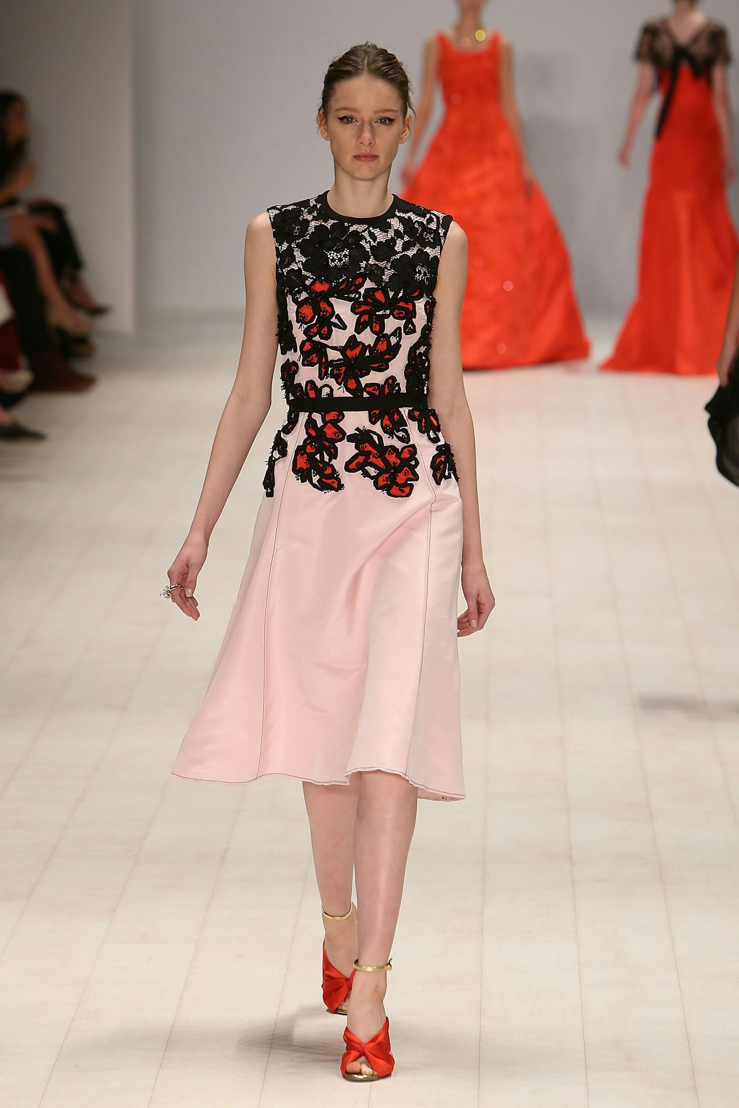 oscar de la renta dress catwalk