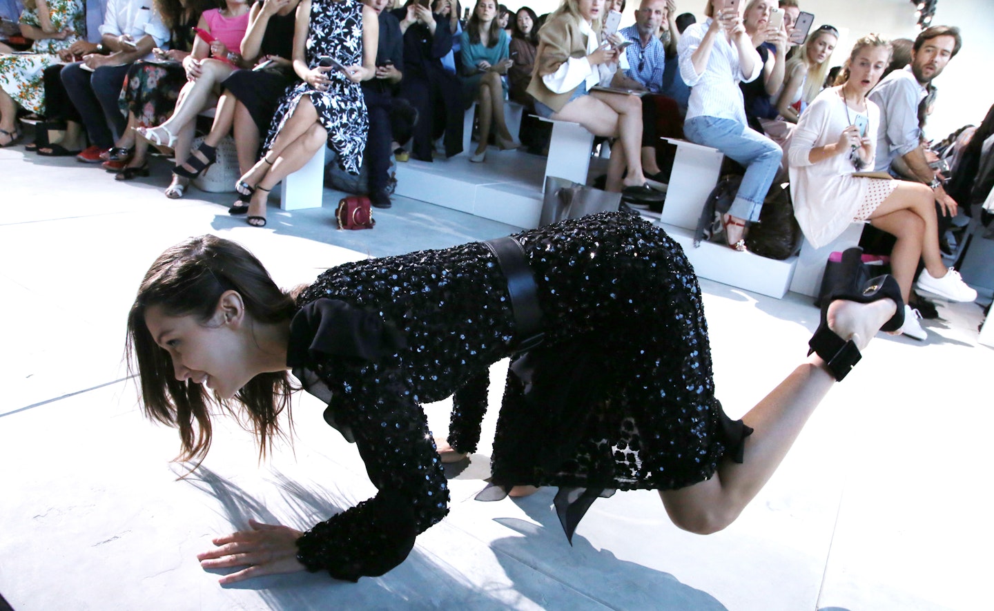 bella hadid falling over