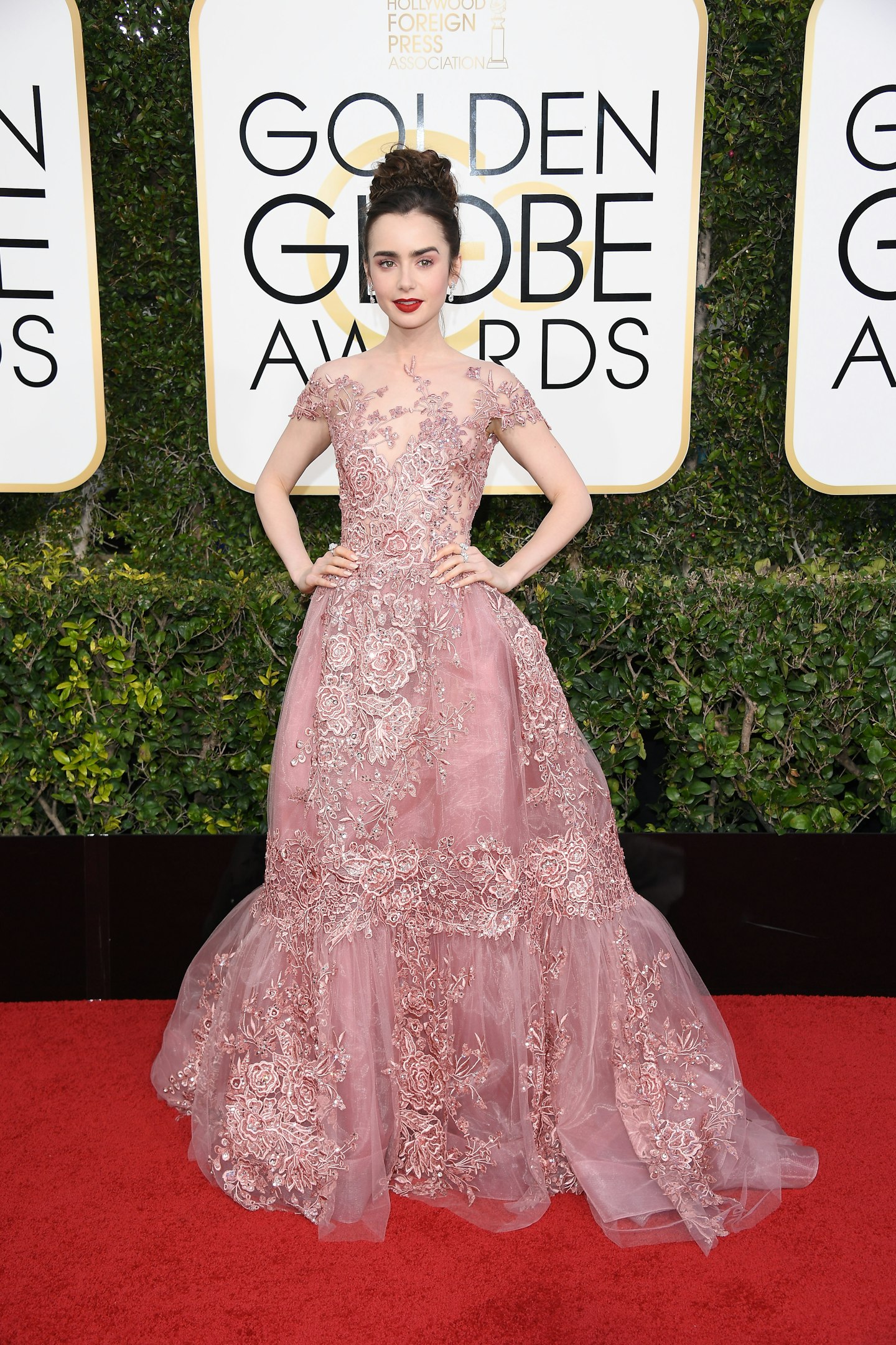 Lily Collins golden globes