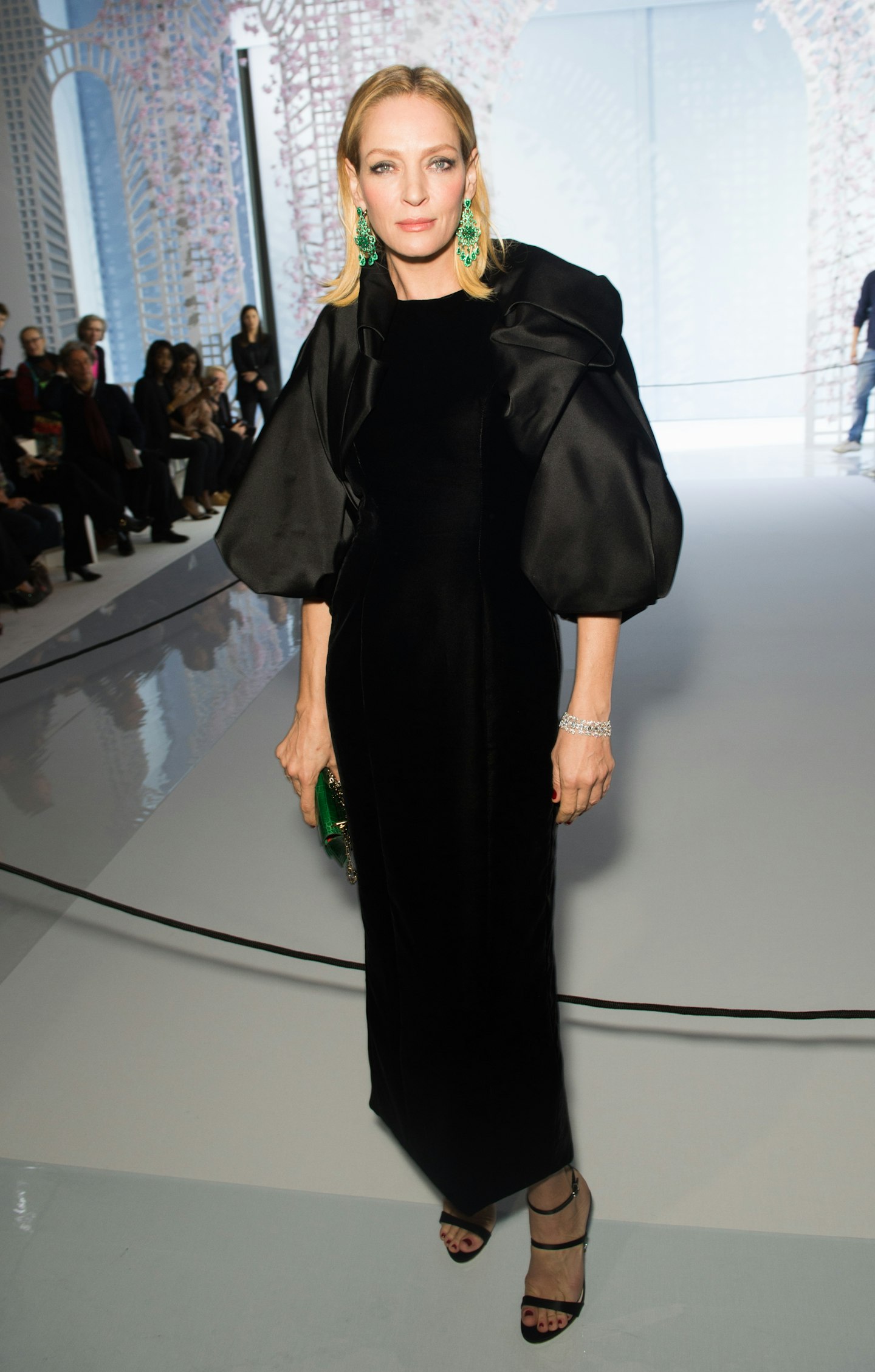 uma thurman oversized sleeves black dress