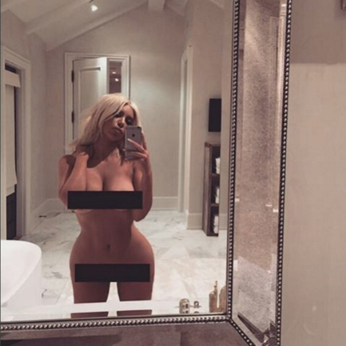Kim Kardashian naked