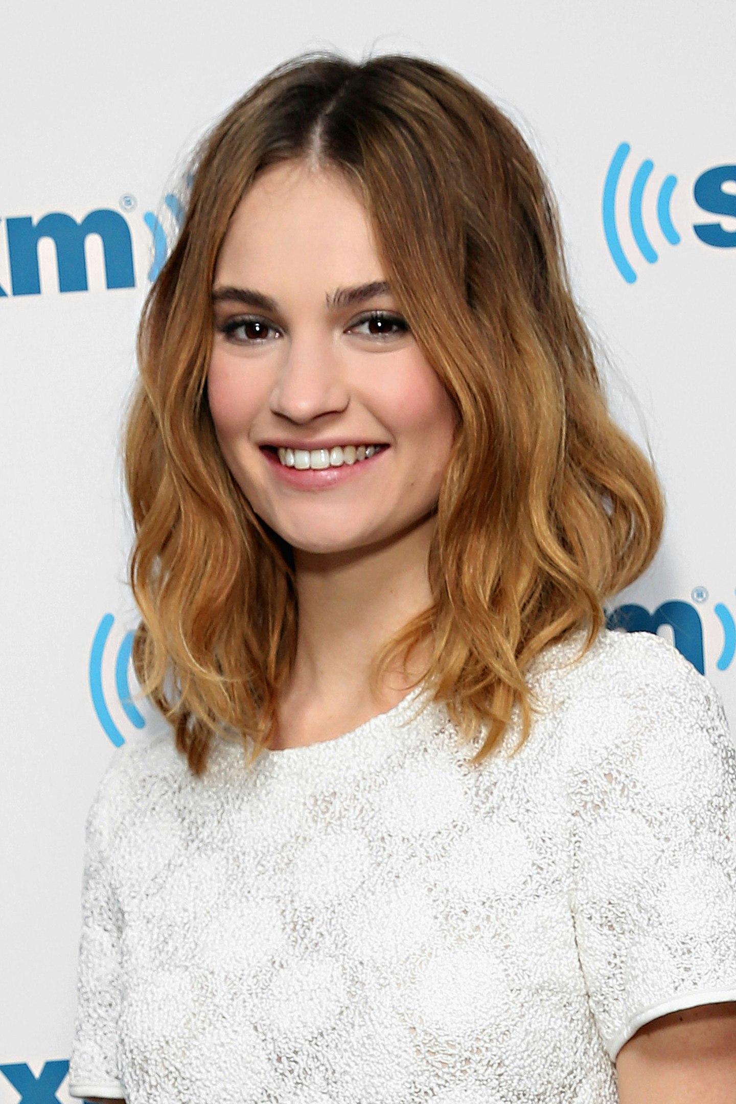 Mid-length hairstyles Lily James