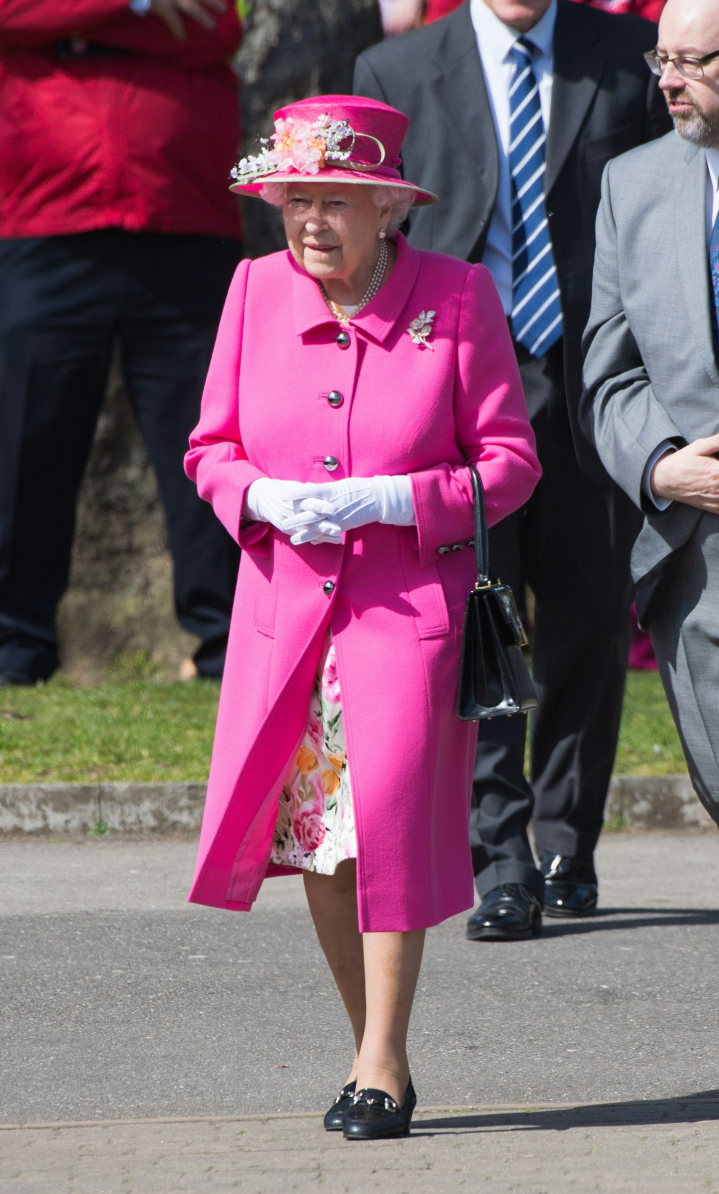 queen-elizabeth-pink