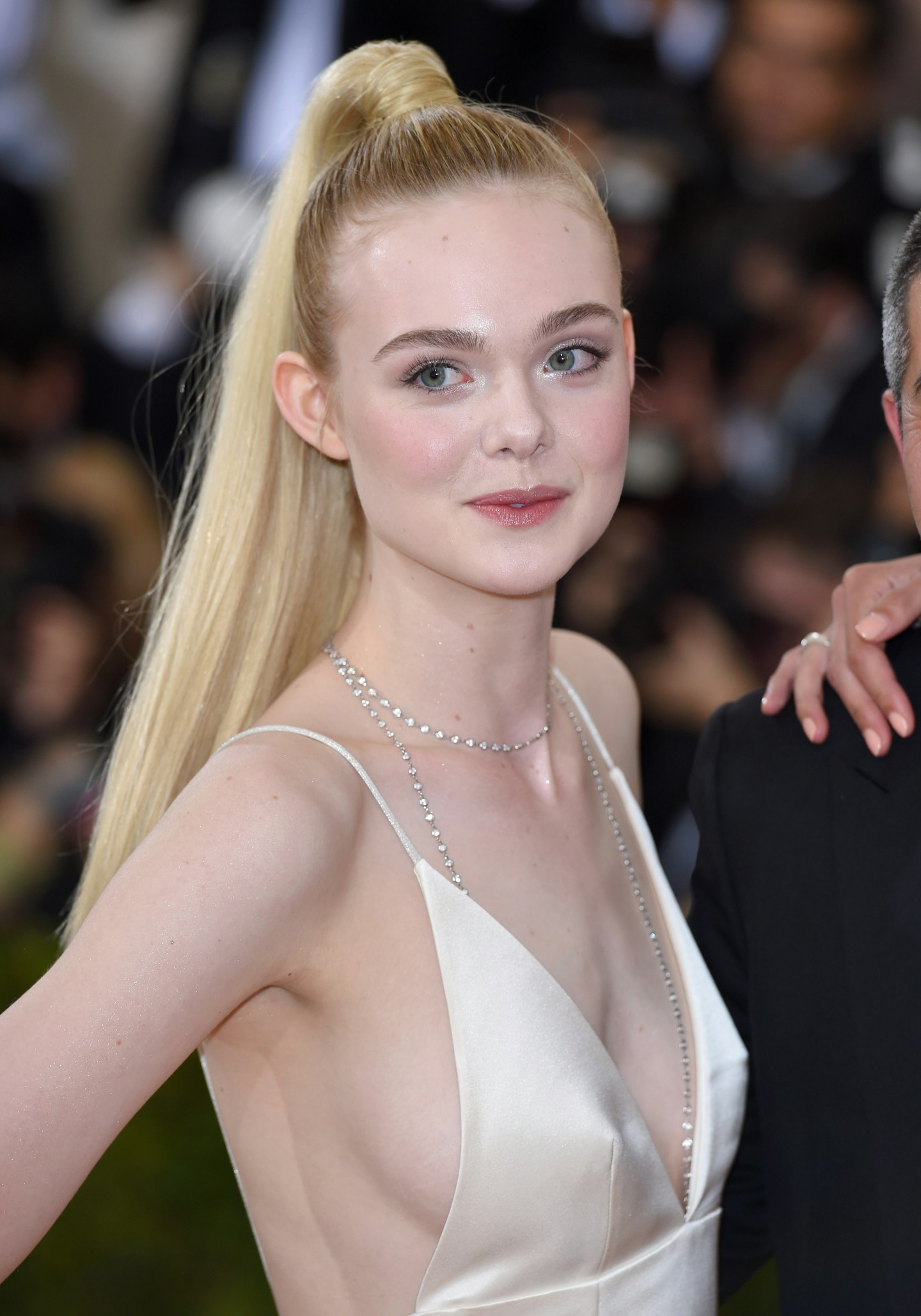 elle fanning, met gala, make-up