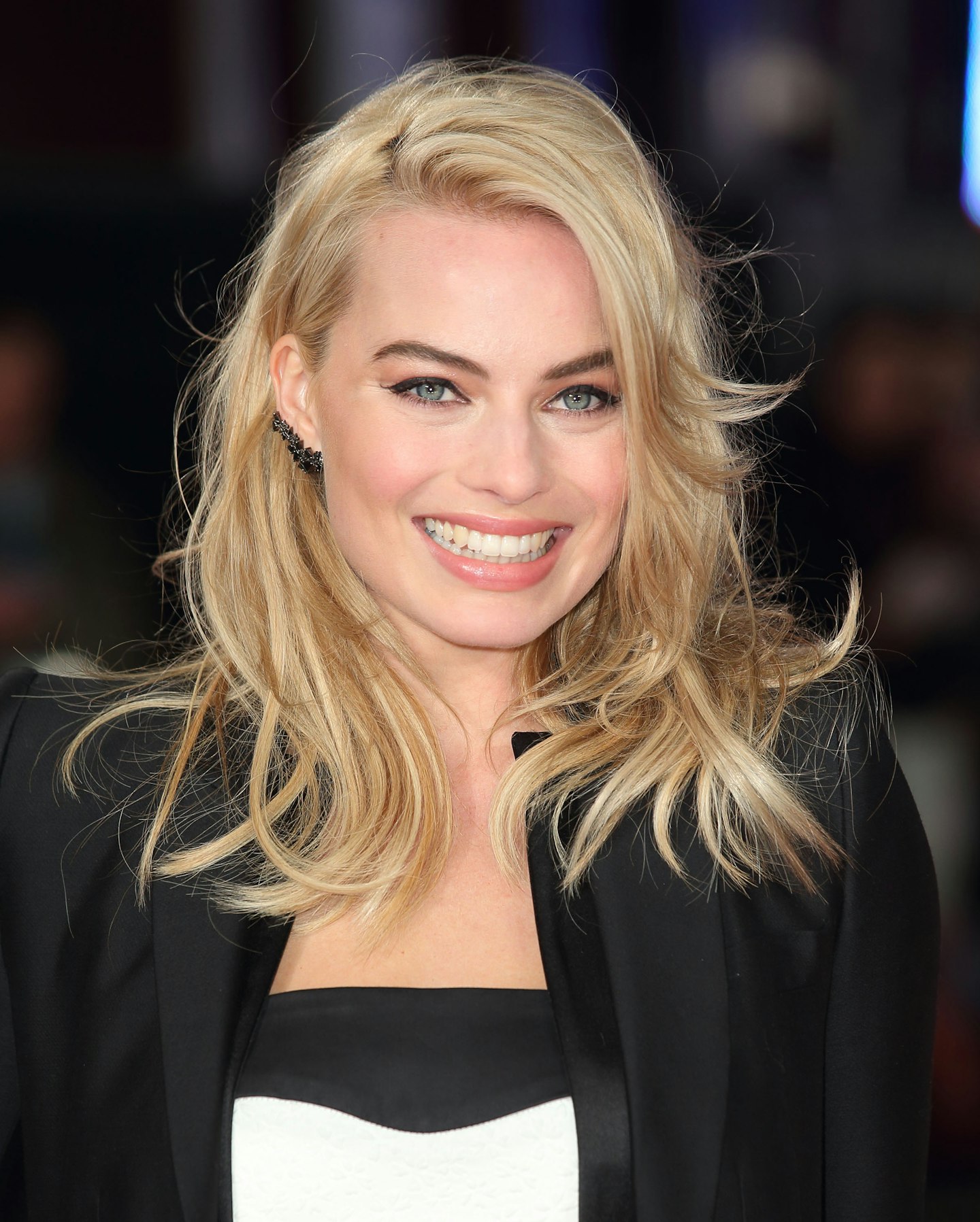 margot robbie hair styles