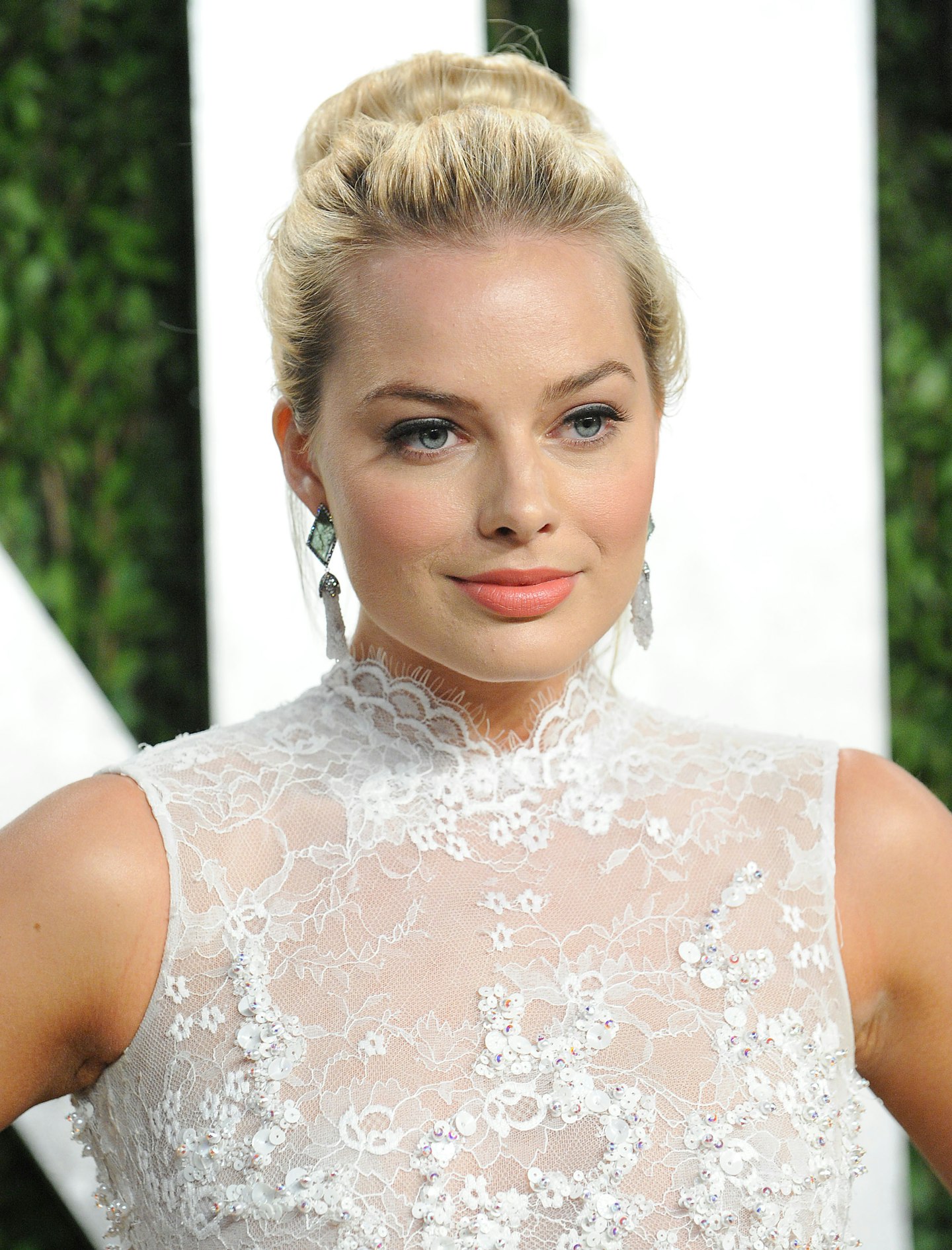 margot robbie hair styles