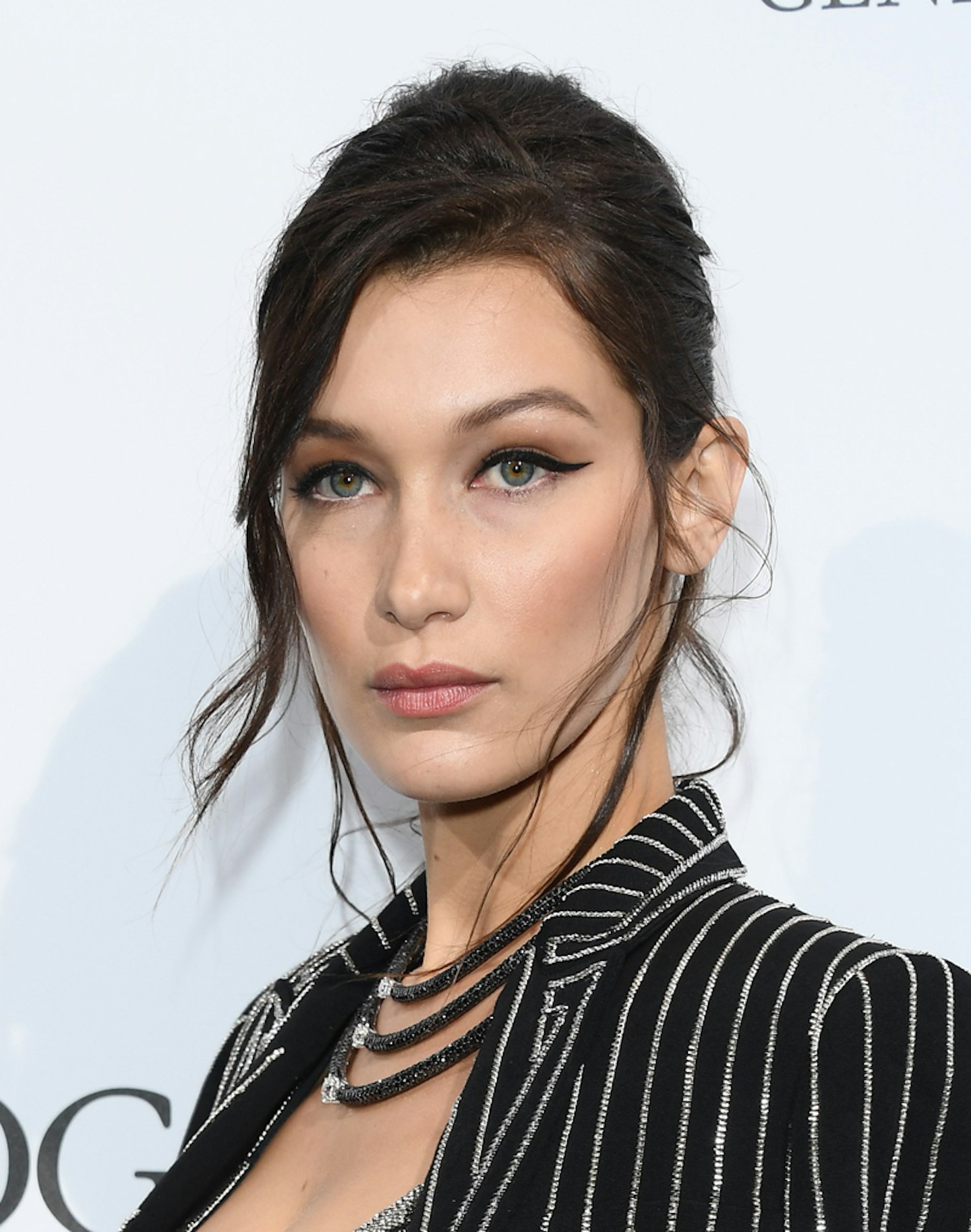 bella hadid beauty hair make up dior best looks gallery model gigi hadid the weeknd model