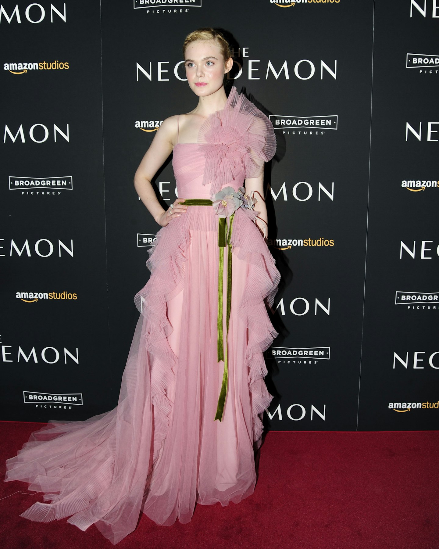 Elle fanning gucci neon demon