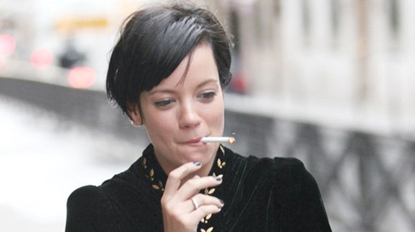 lily-allen-smoking