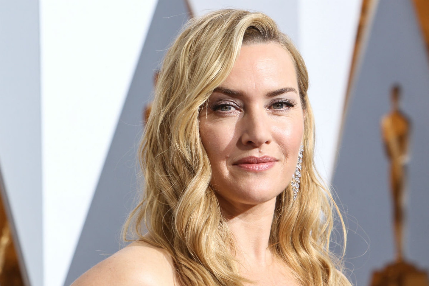 Kate Winslet rocks the perfect beach wave