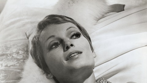 Mia Farrow Pixie Crop – Hair & Hairstyle Pictures Mia Farrow Pixie Crop – Hair & Hairstyle Pictures
