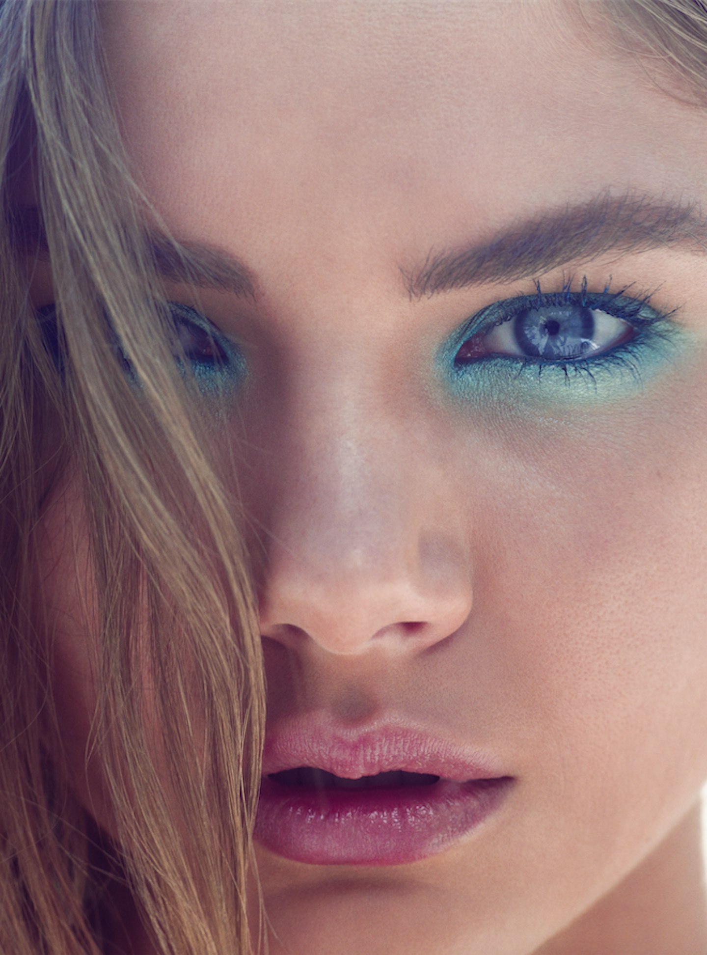 blue eye shadow beauty trend