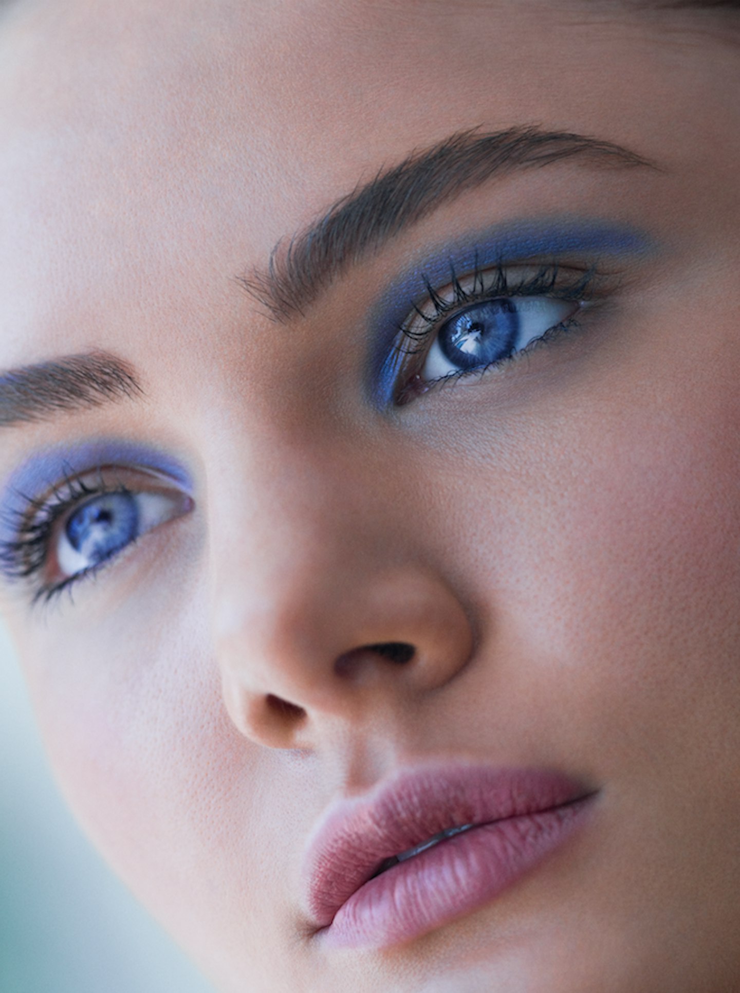 blue eye shadow beauty trend