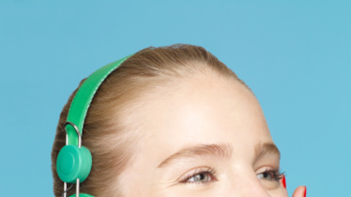 Headphones That Dont Ruin Your Hair Headphones Can Ruin Your Hair? Here Is How To Prevent It - Grazia
