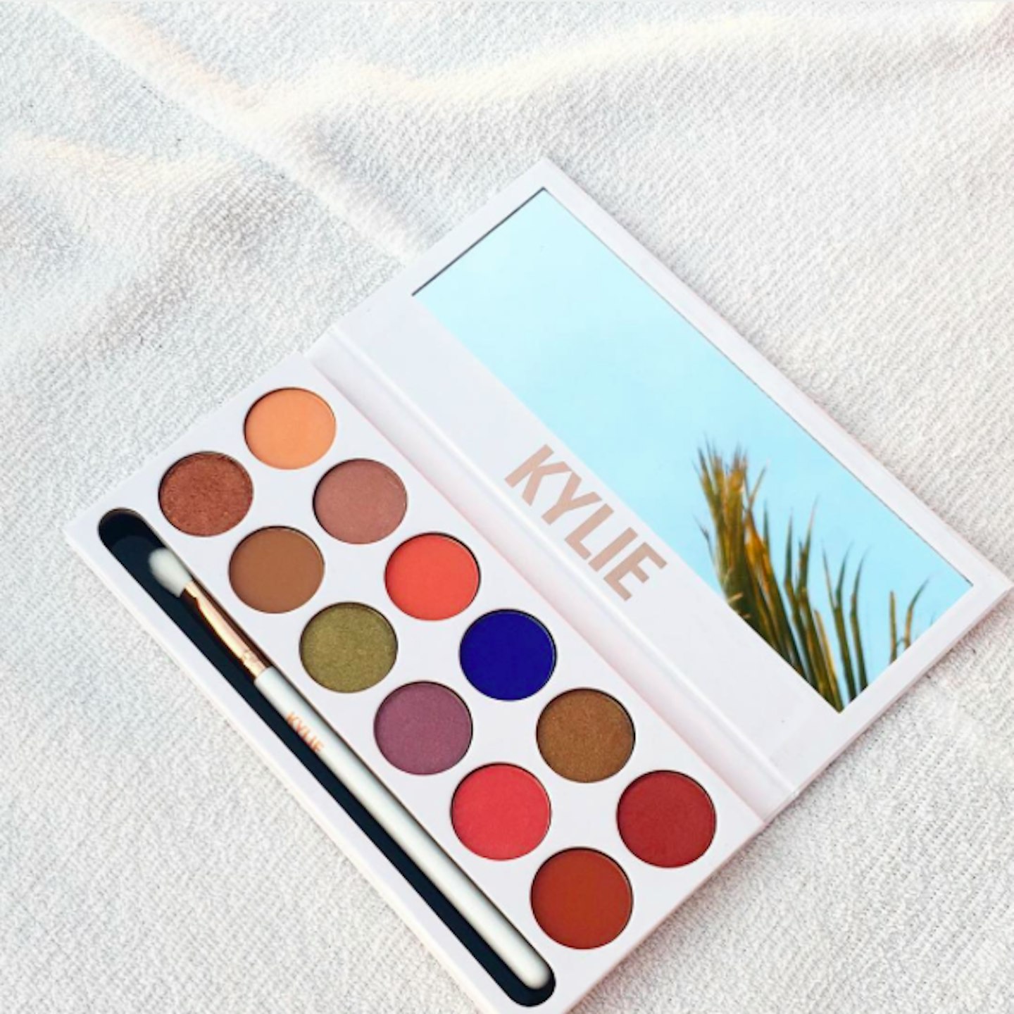 kylie-jenner-makeup-palette