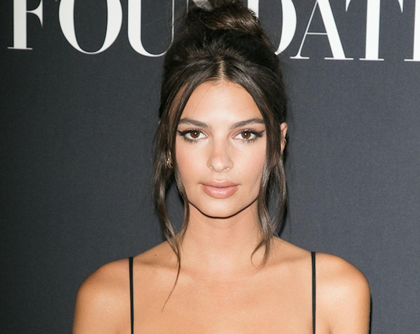 Emily Ratajkowski is also known for her flawless skin 