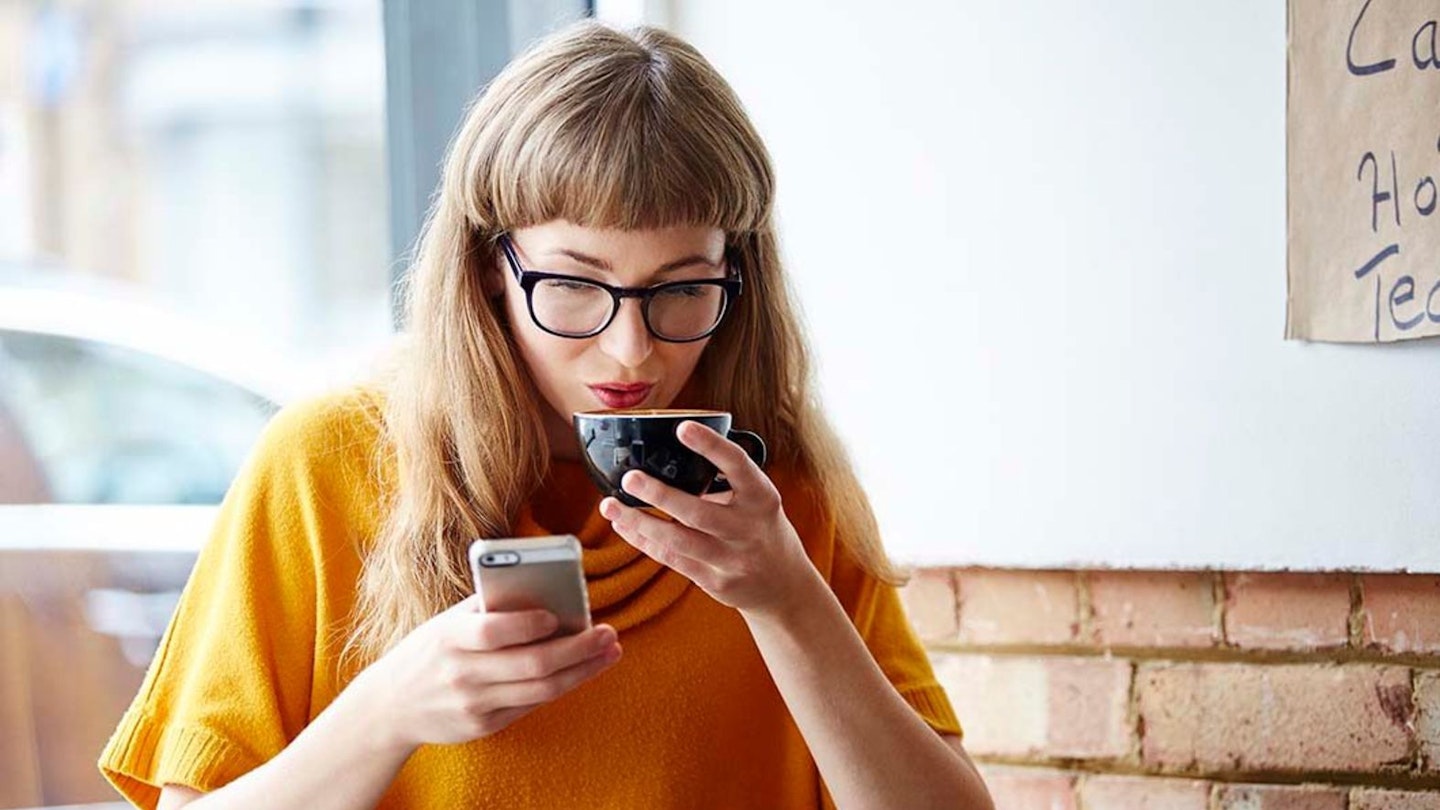 girl-coffee-texting-iphone