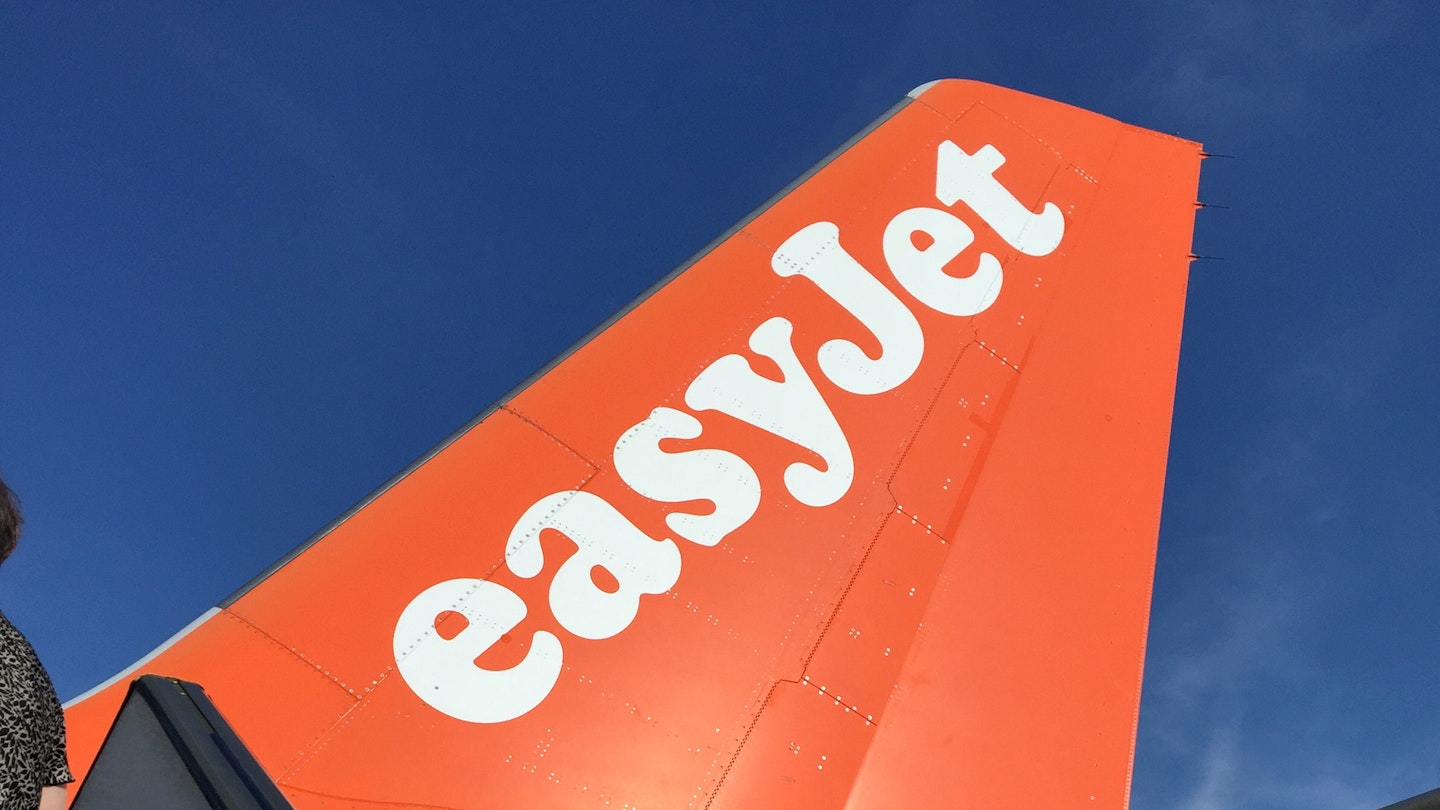 plane aiport easyjet security 