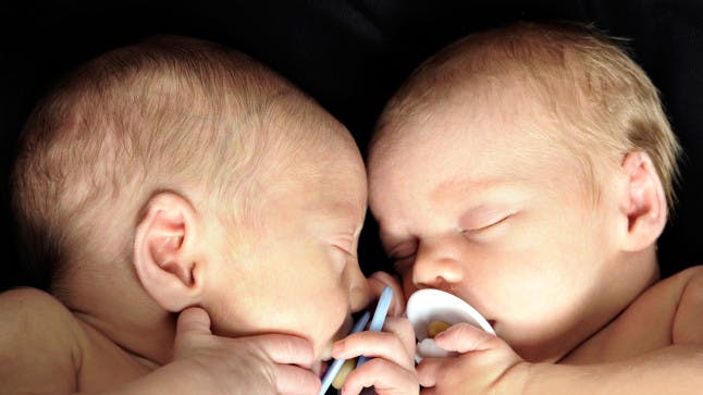 This heartbreaking picture of twin brothers has gone viral Closer