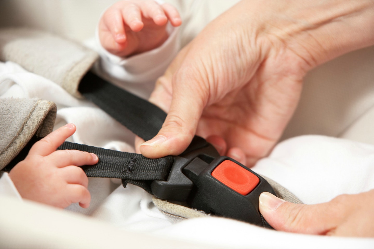 baby-car-seat-uk-law-guide-how-to-fit