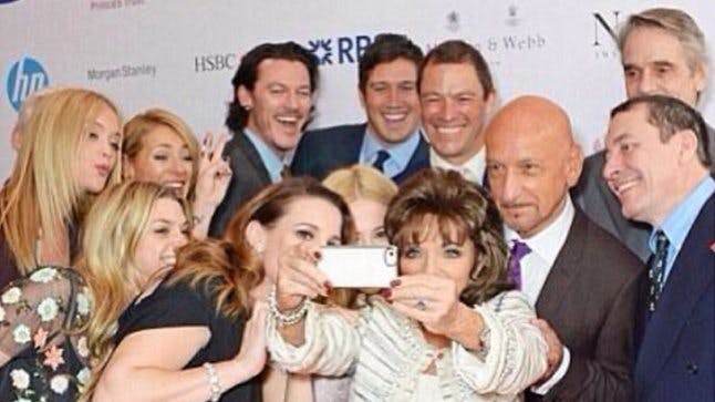 Joan Collins recreates Ellen DeGeneres’s Oscars selfie Closer