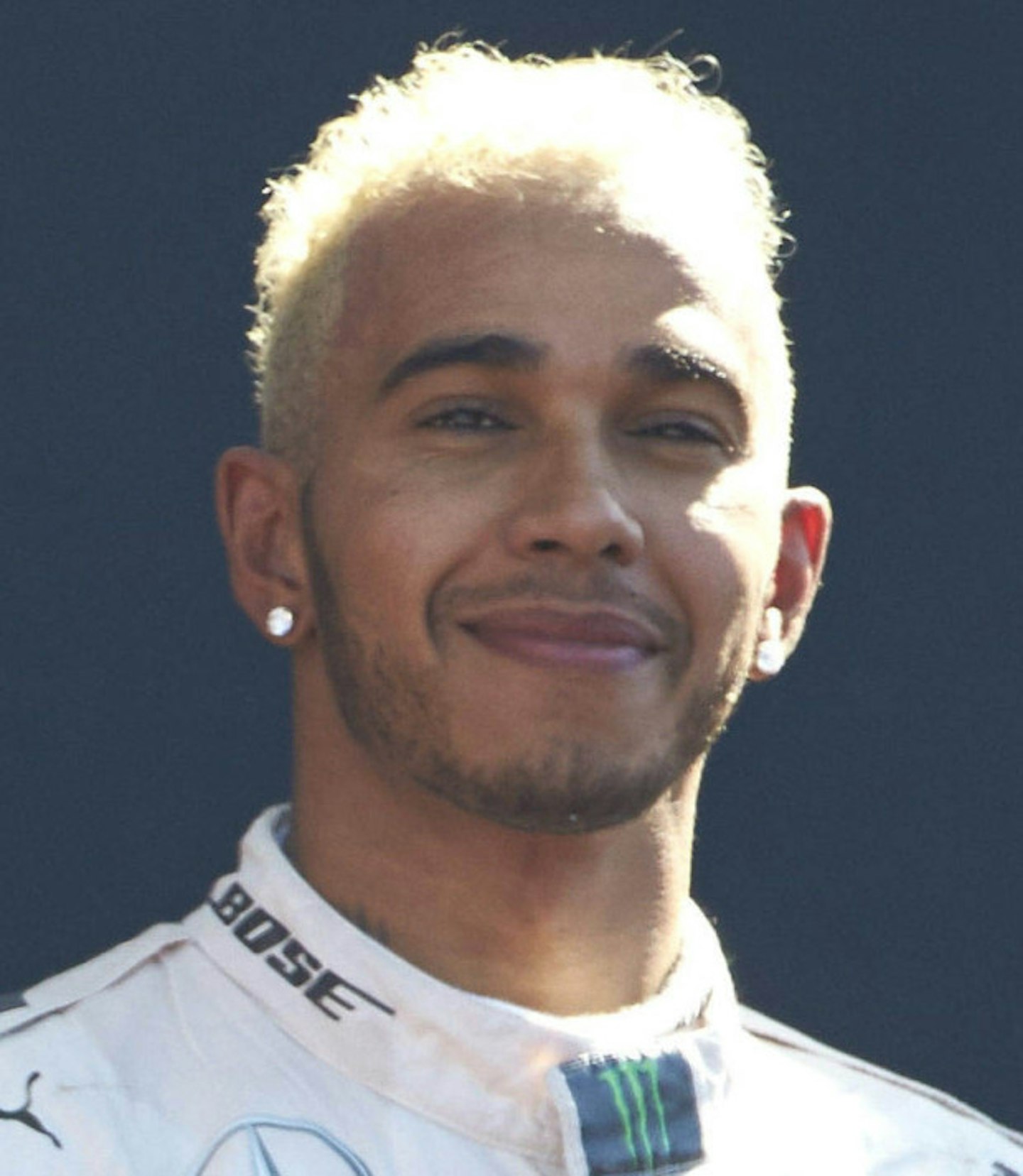 Lewis Hamilton, blond bombshell