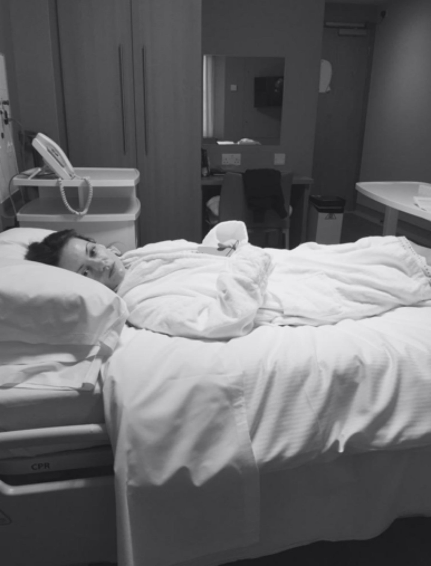 ola-jordan-hospital-bed-knee-operation