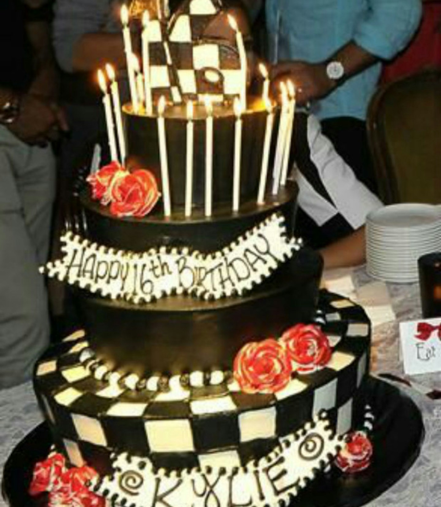 KYLIE JENNER'S 16 BIRTHDAY CAKE