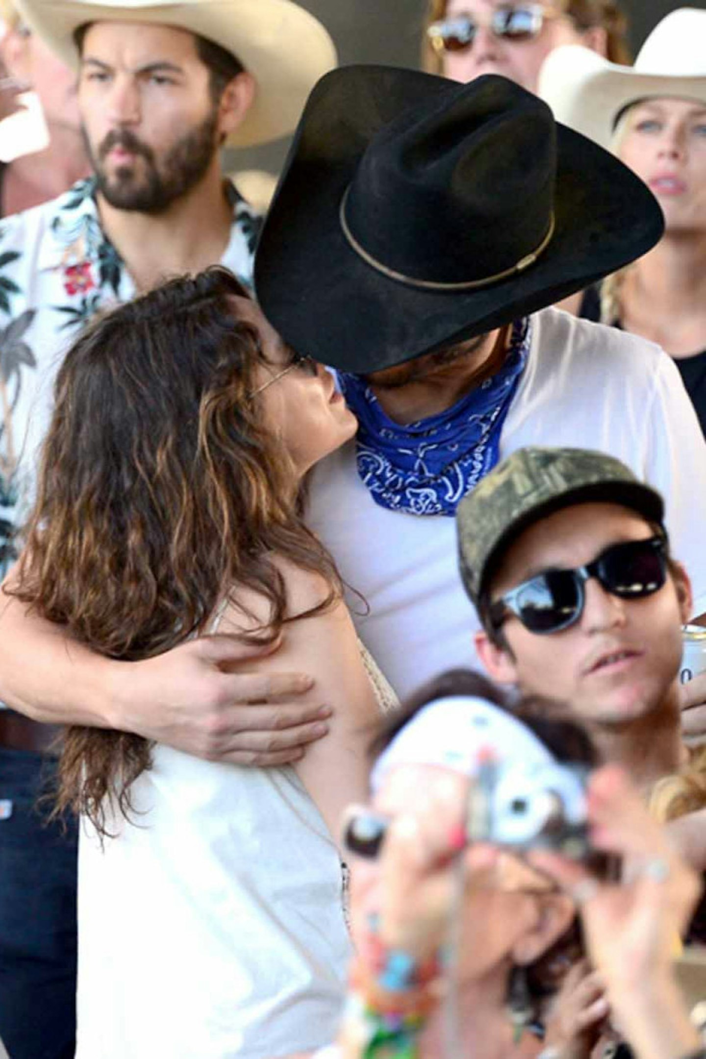 mila kunis ashton kutcher love story 21