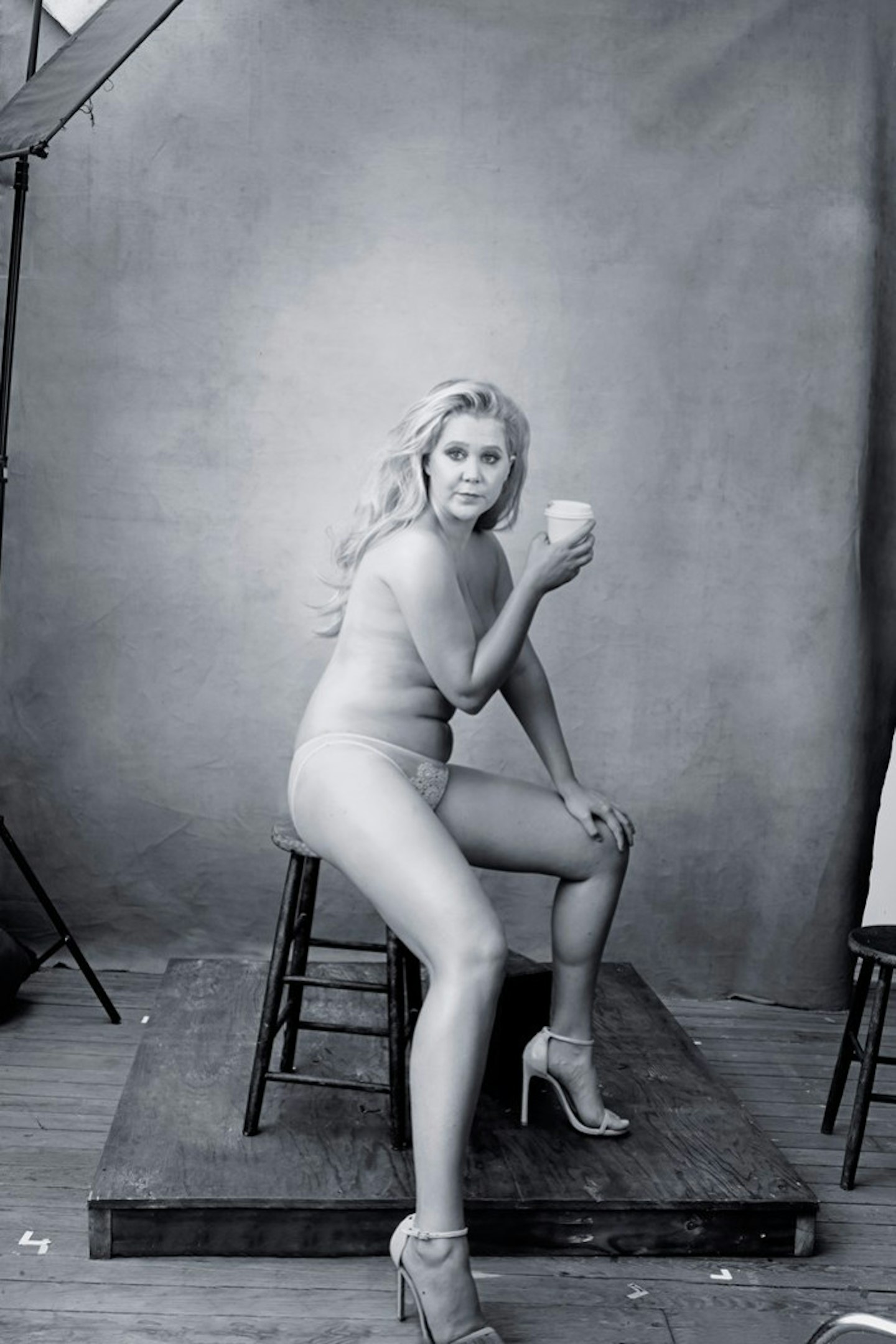 Amy-Schumer-pirelli-calendar-naked