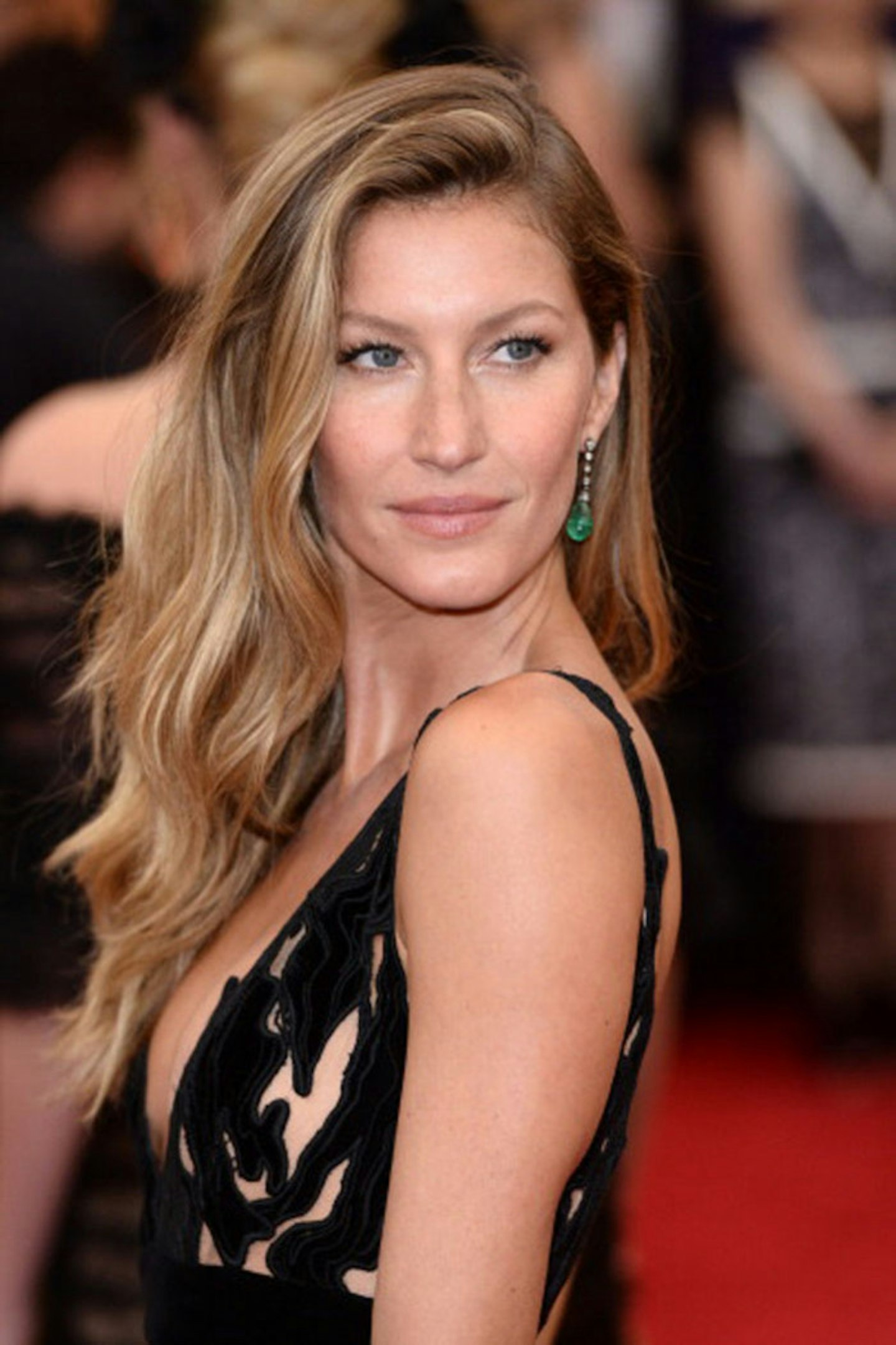 Side-sweep your locks like Gisele Bundchen