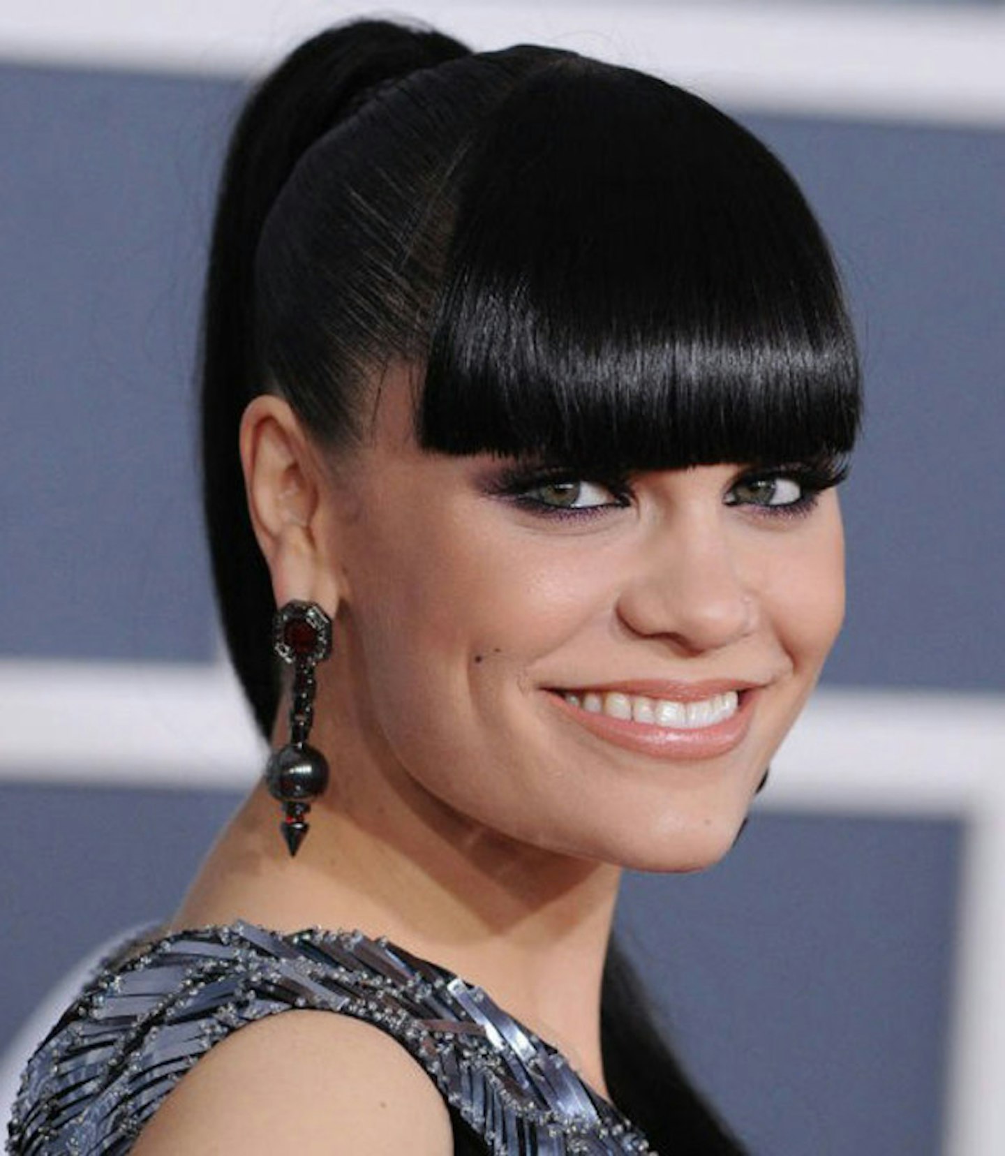 jessie-j-black-fringe-hair