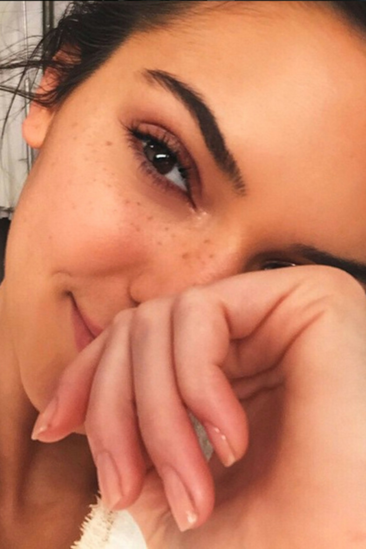 Kendall-Jenner-no-makeup-selfie