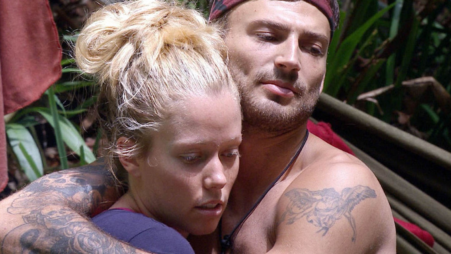 Kendra Wilkinson and Jake Quickenden cuddle on I\\\'m a Celebrity... Get Me Out of Here!
