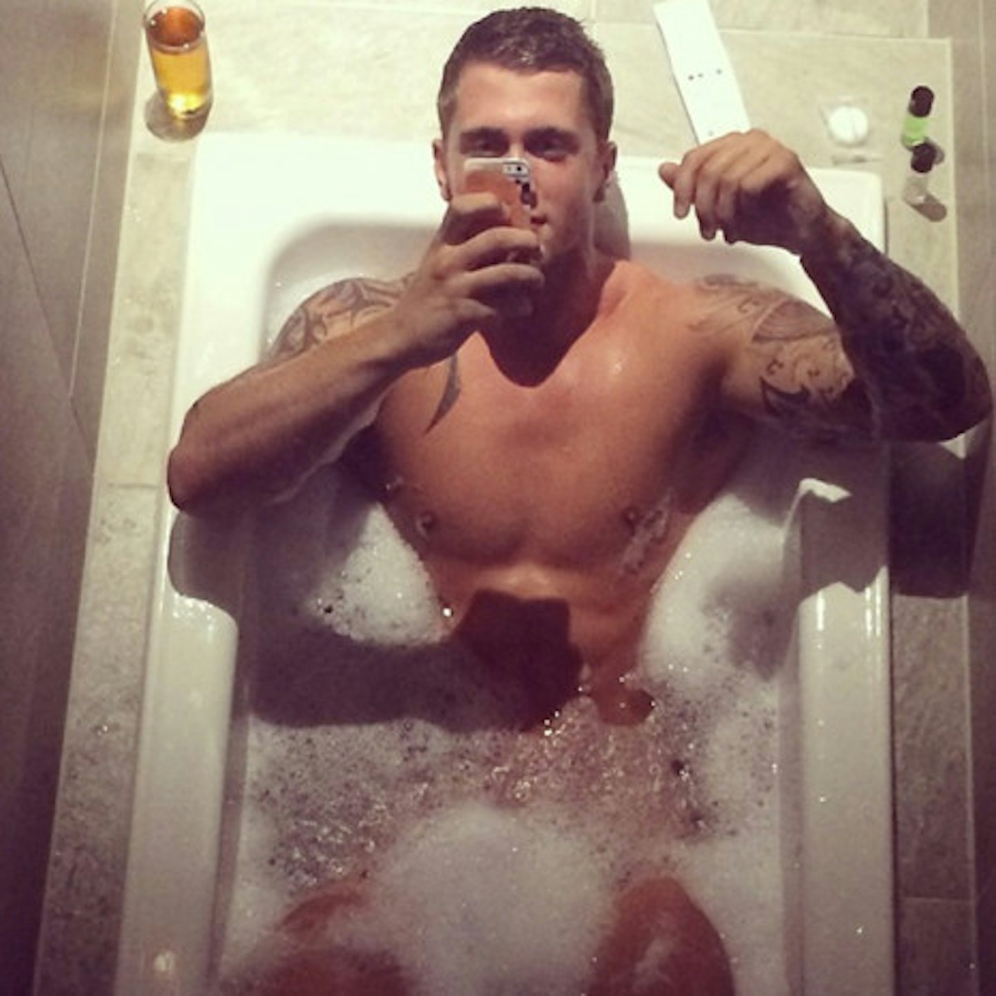 If they all look like this, we hope bath selfies become the next big thing