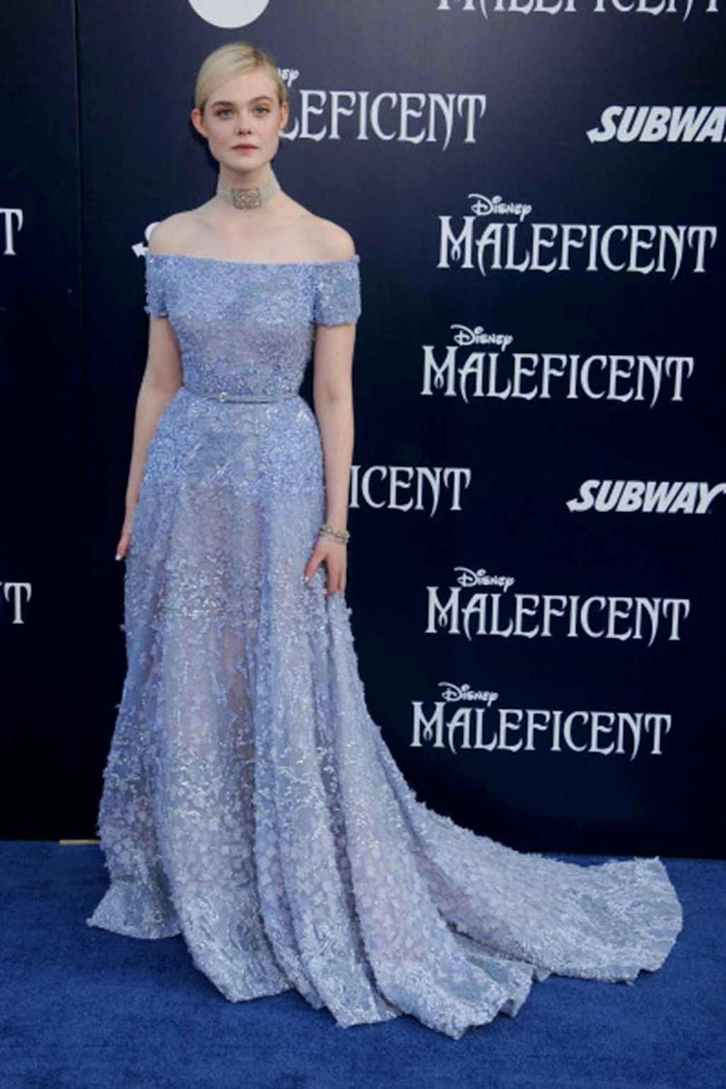 GALLERY>> Elle Fanning Style - Best Dresses & Outfits