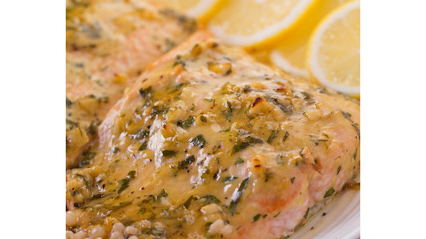 DIJON GARLIC SALMON (310 kcal per portion. Serves 4) Ingredients - 4 (6 ounce) salmon fillets, 1/3 cup Dijon mustard, 4 large cloves garlic, thinly sliced, 1 red onion, thinly sliced, 1 teaspoon dried tarragon and salt and pepper to taste.