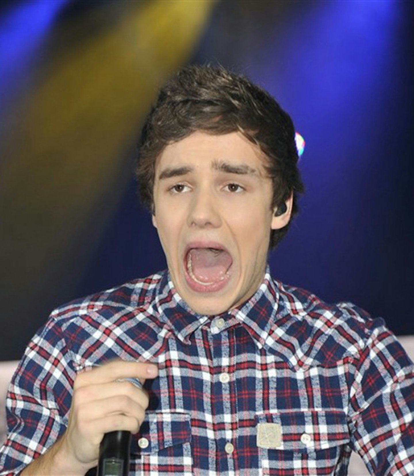 liam-payne-massive-mouth-on-stage