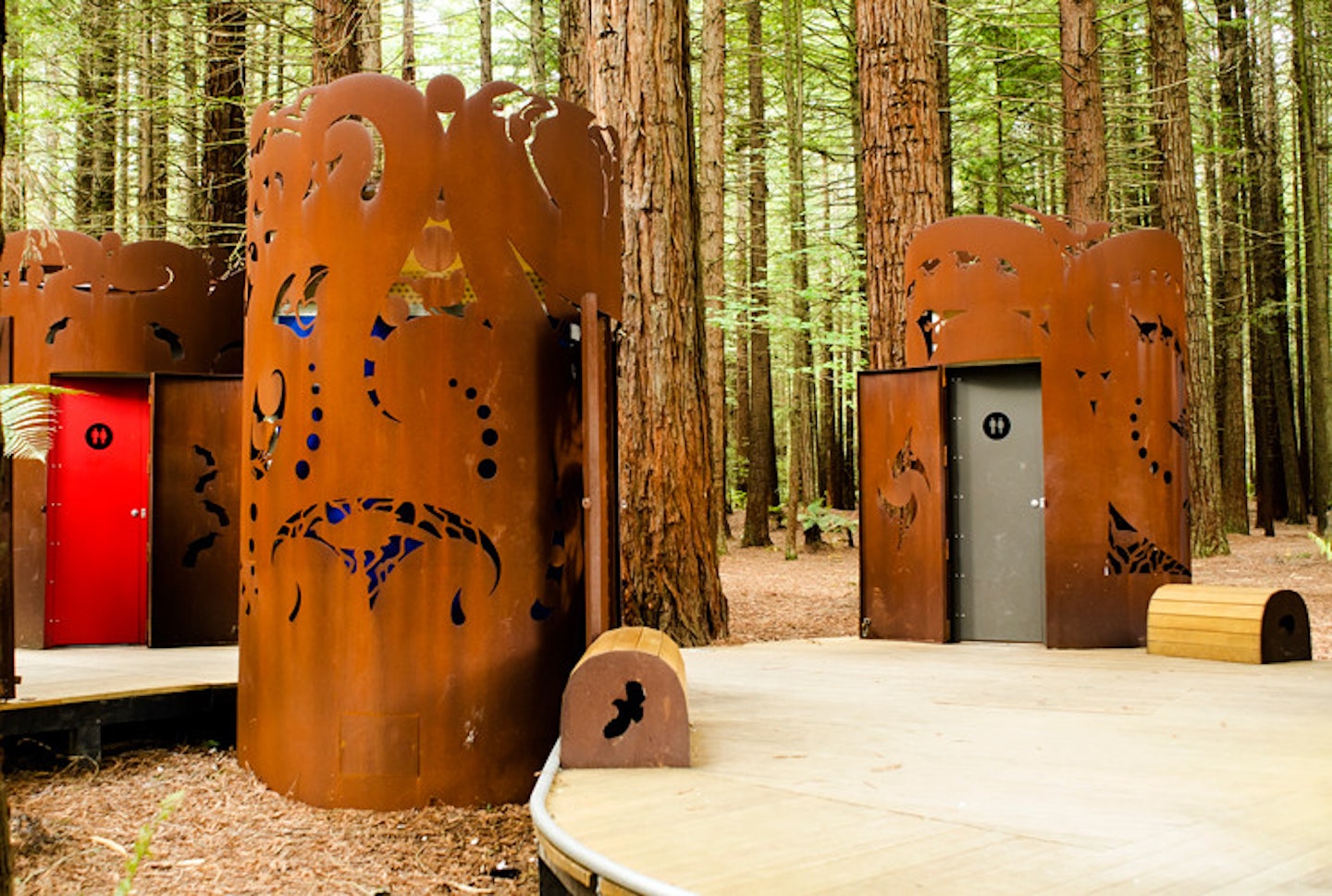 Red-Woods-Toilets,-Rotorua,-New-Zealand