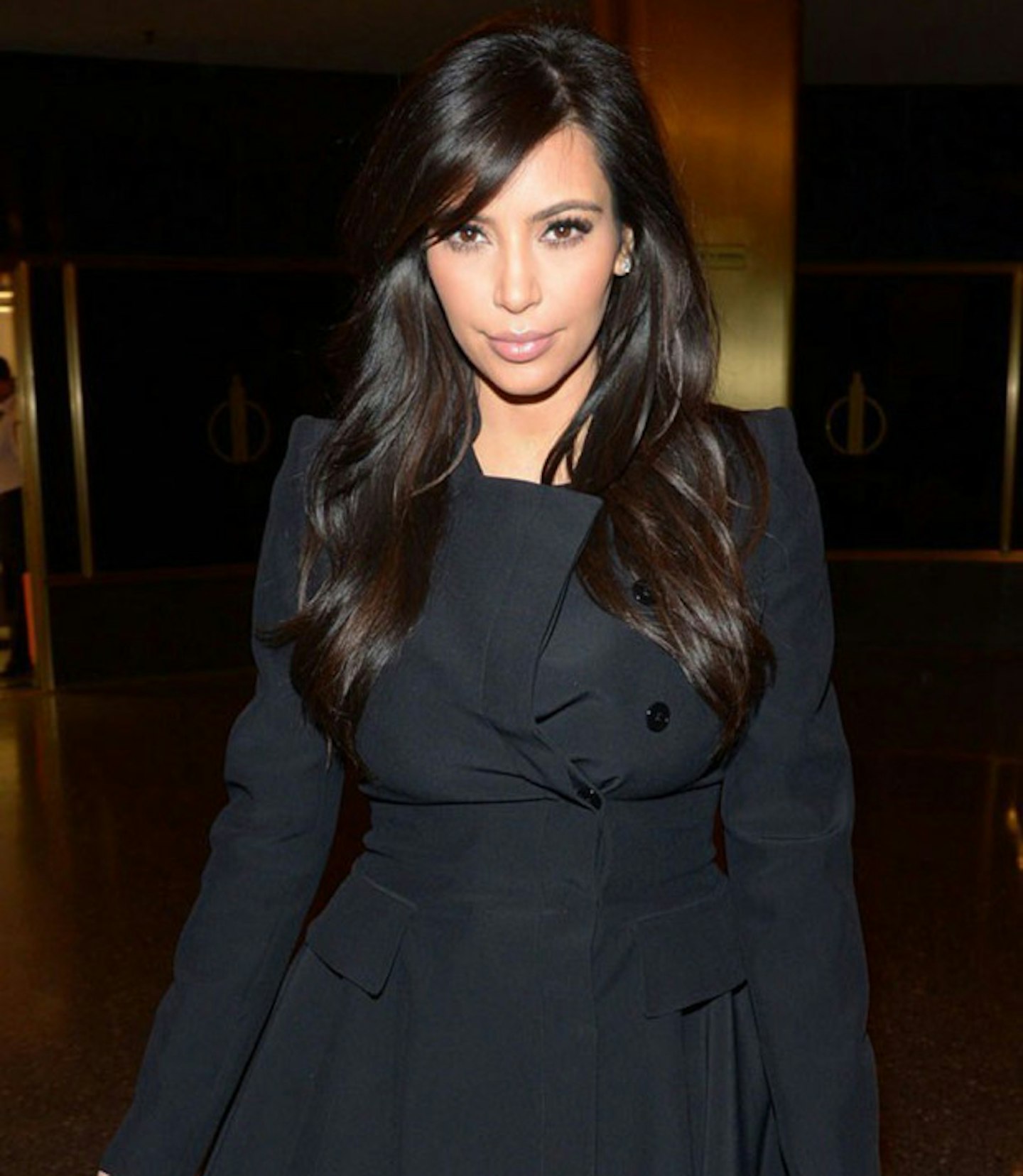 kim-kardashian-black-coat-picture