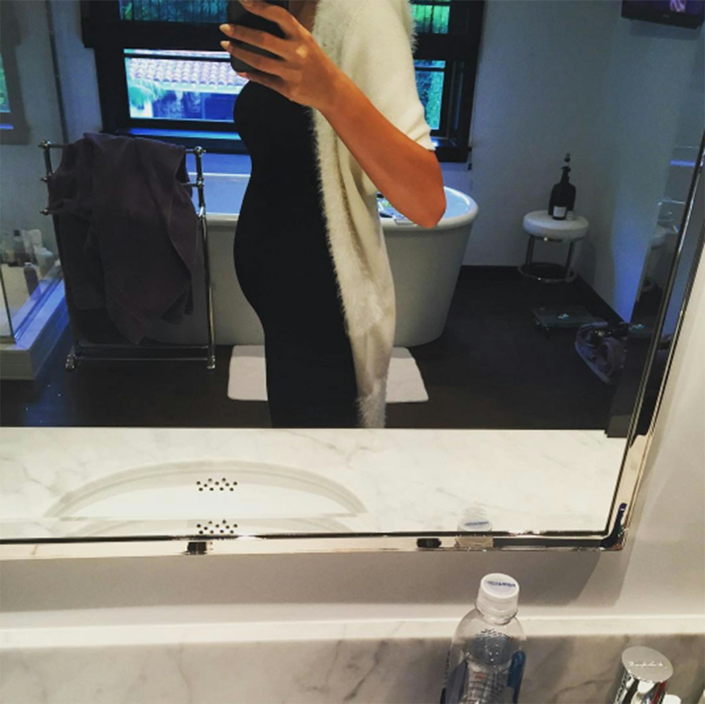 chrissy-teigen-baby-bump