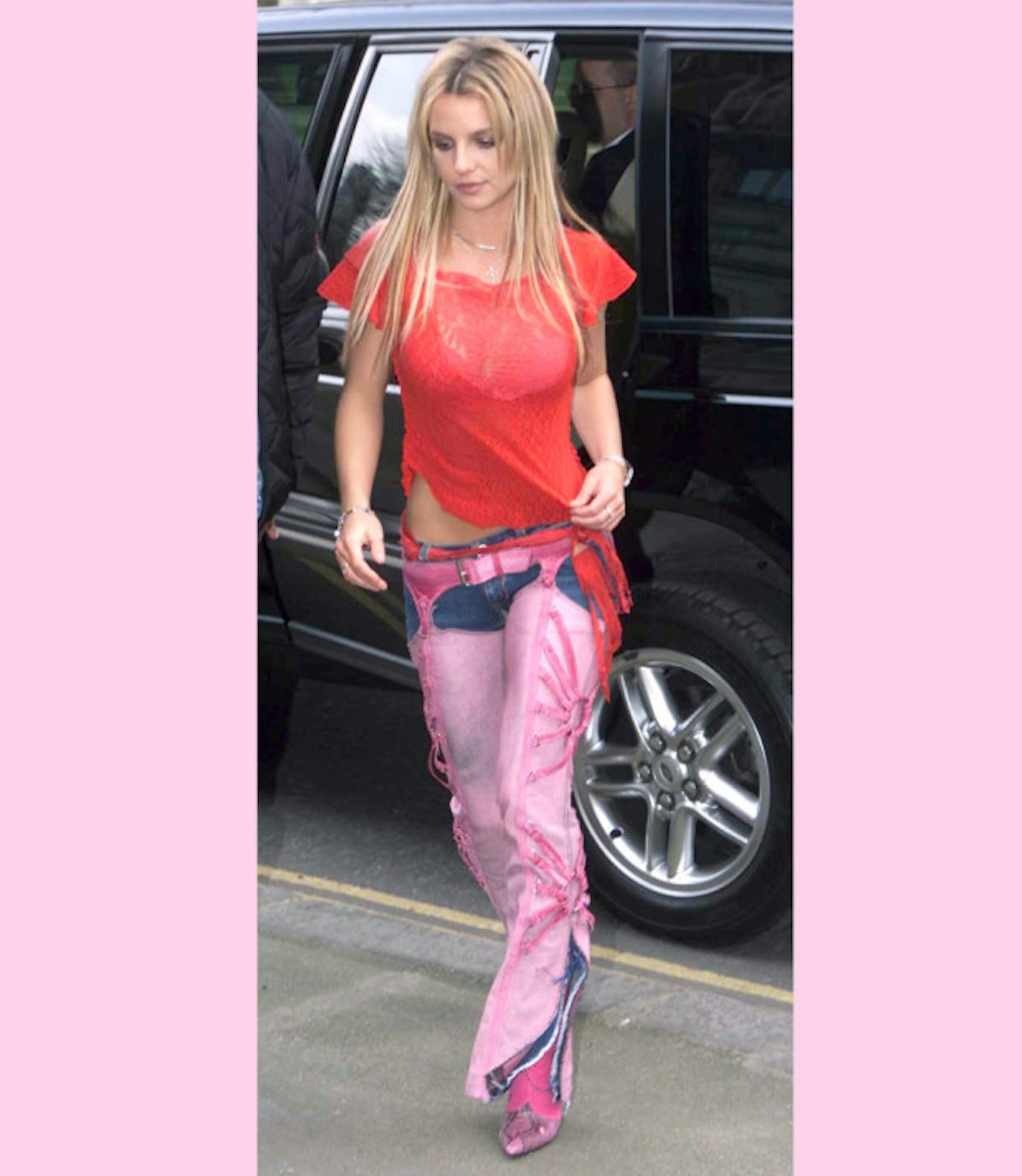 britney-spears-worst-outfits-pink-lace-up-trousers-red-top