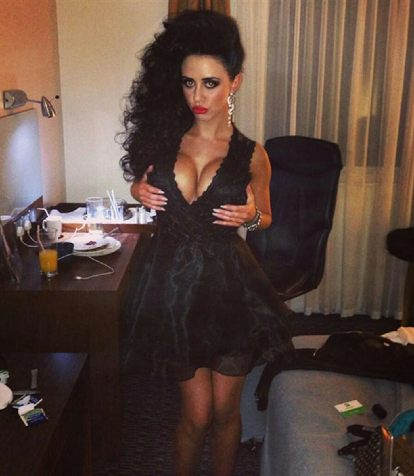 jenna-jonathan-the-valleys-boobs-dress