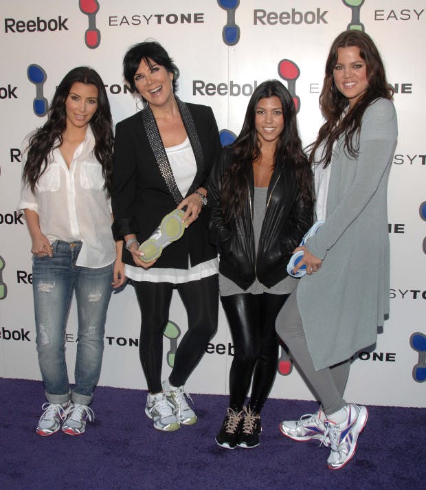 Kardashians recreate Kris Jenner’s 1985 video ‘I Love My Friends’ and(00)